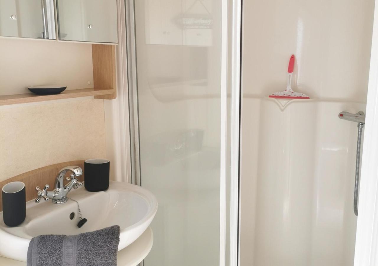 Tranquil 6 Berth Luxury Holiday Home Чичестър Екстериор снимка