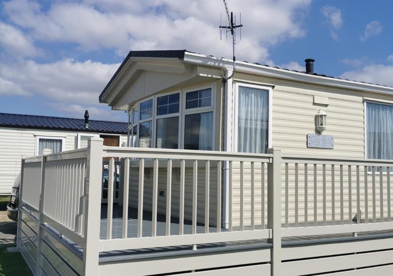 Tranquil 6 Berth Luxury Holiday Home Чичестър Екстериор снимка