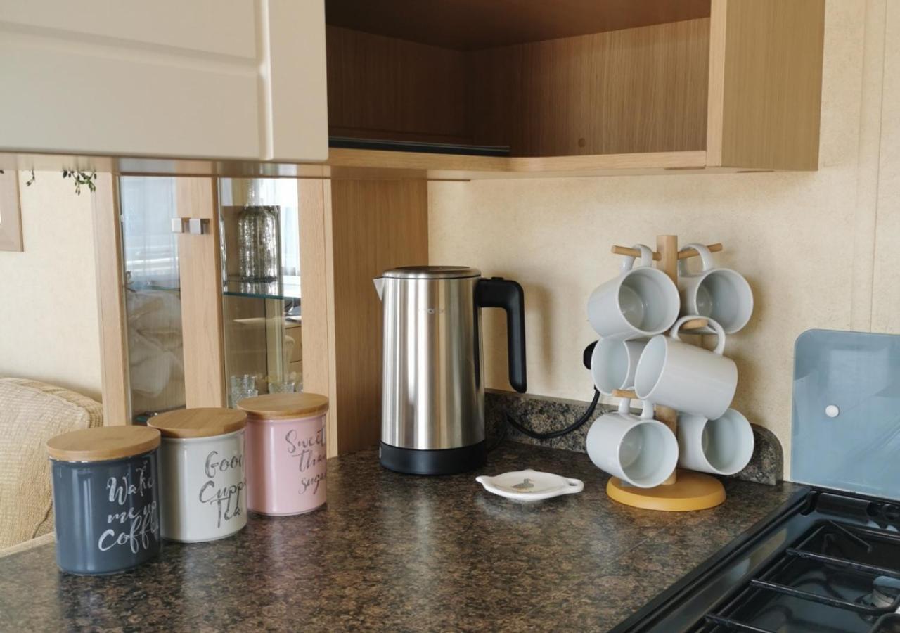 Tranquil 6 Berth Luxury Holiday Home Чичестър Екстериор снимка